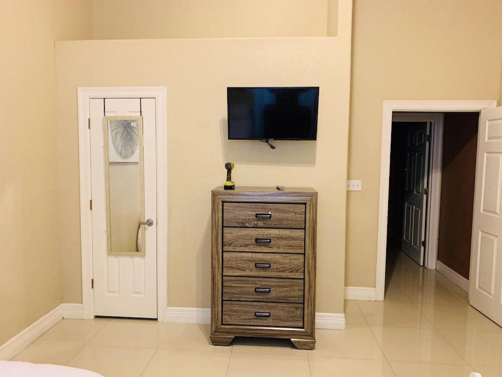 Brownsville Comfort 2 Bedroom 1 Bath , Spacious Kitchen And Outdoor Home Екстериор снимка